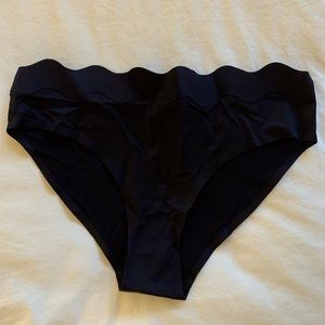 Cute black scalloped bikini bottom.